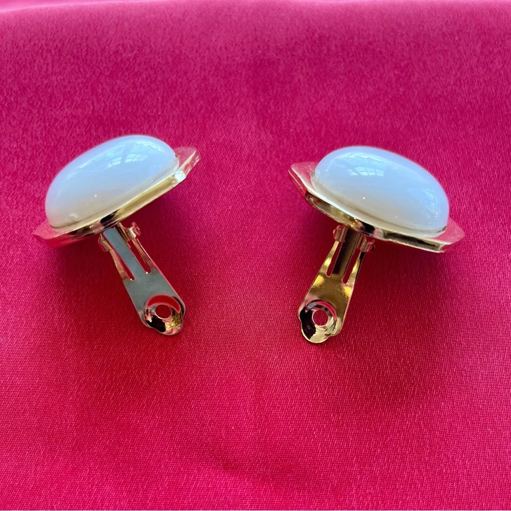 Vintage Carol Dauplaise Earrings - Picture 11 of 16